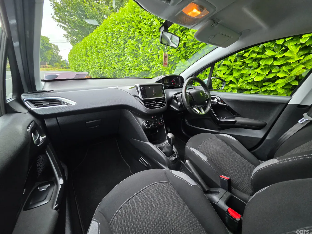Peugeot 208 Hatchback, Petrol, 2016, Grey