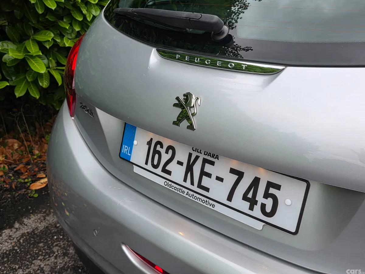 Peugeot 208 Hatchback, Petrol, 2016, Grey