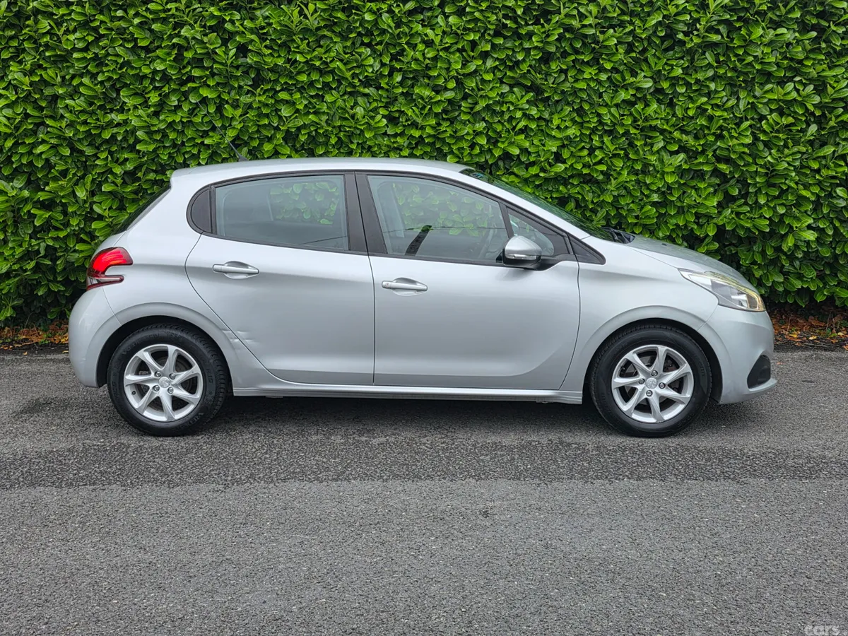 Peugeot 208 Hatchback, Petrol, 2016, Grey