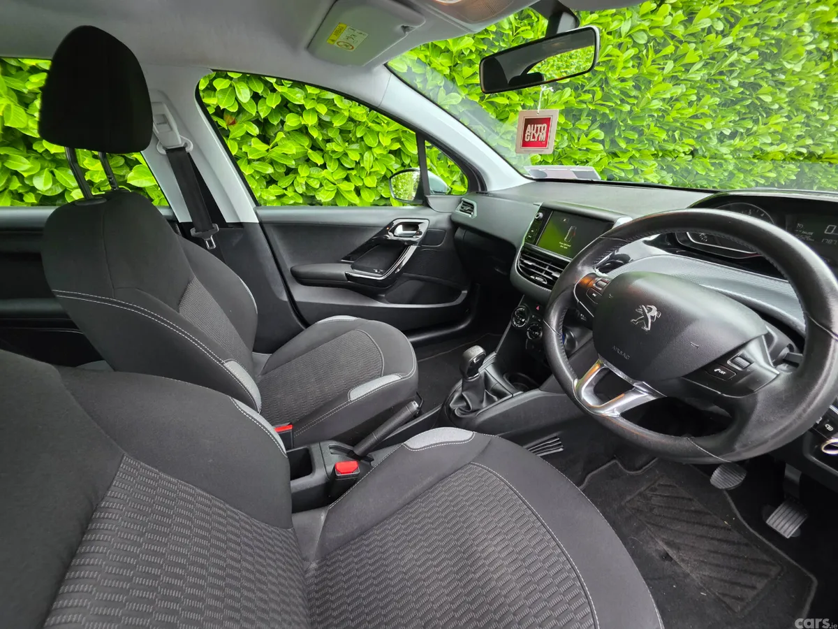 Peugeot 208 Hatchback, Petrol, 2016, Grey