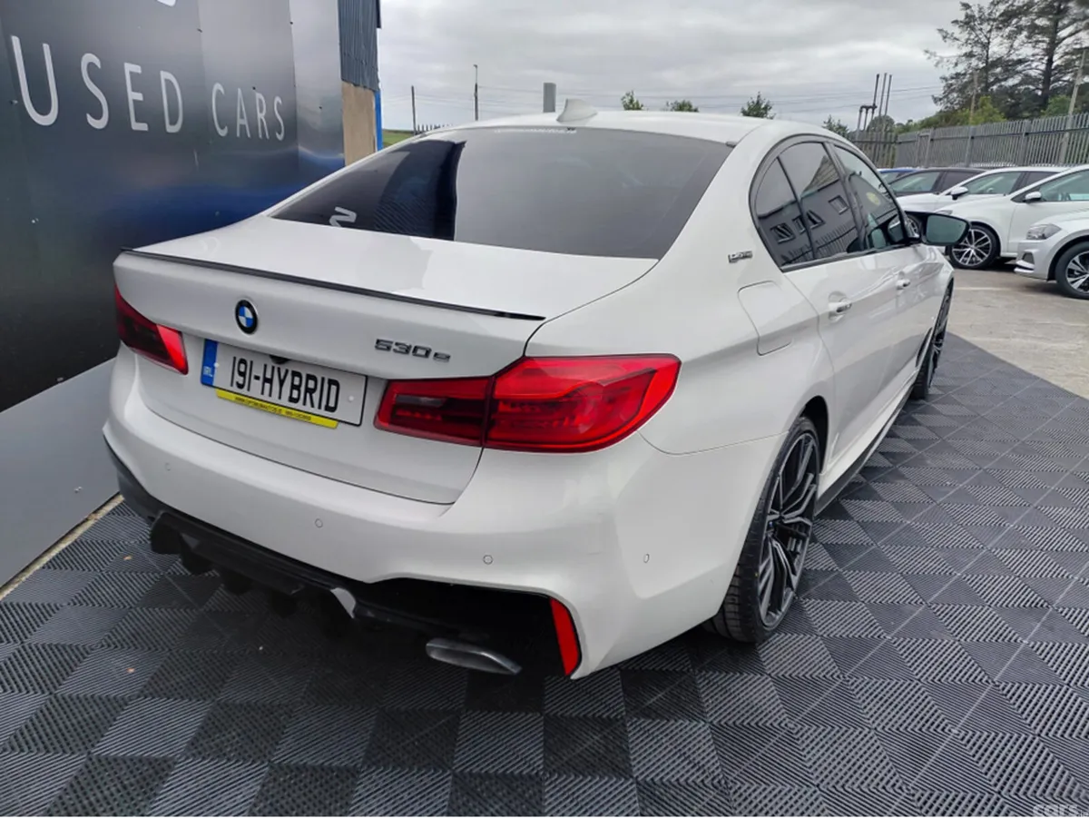 BMW 5-Series Saloon, Petrol Hybrid, 2019, White