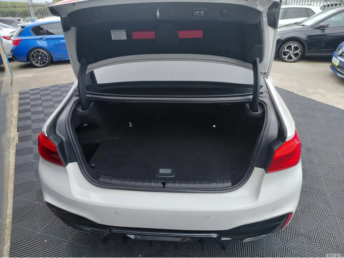 BMW 5-Series Saloon, Petrol Hybrid, 2019, White