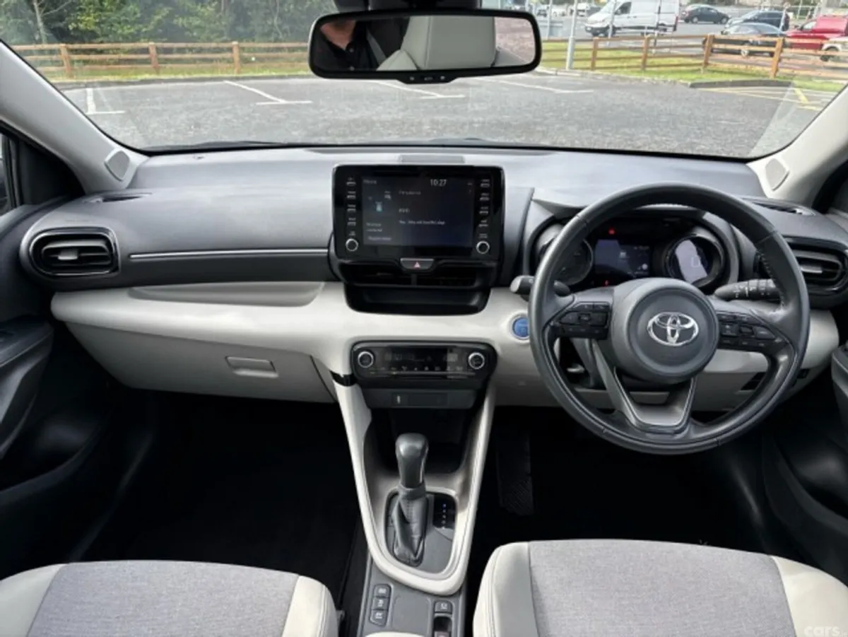 Toyota Yaris Hatchback, Petrol Hybrid, 2023, Brown