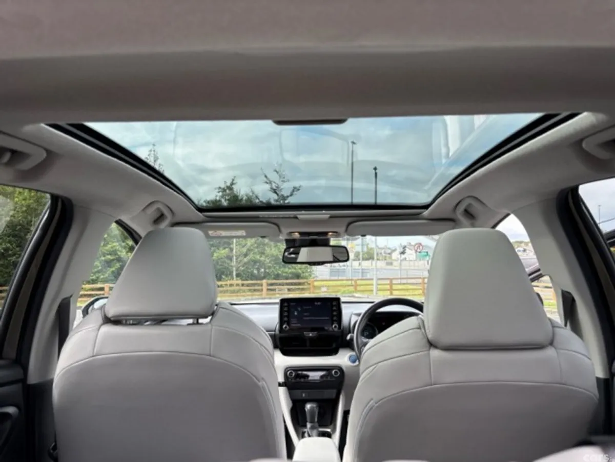 Toyota Yaris Hatchback, Petrol Hybrid, 2023, Brown