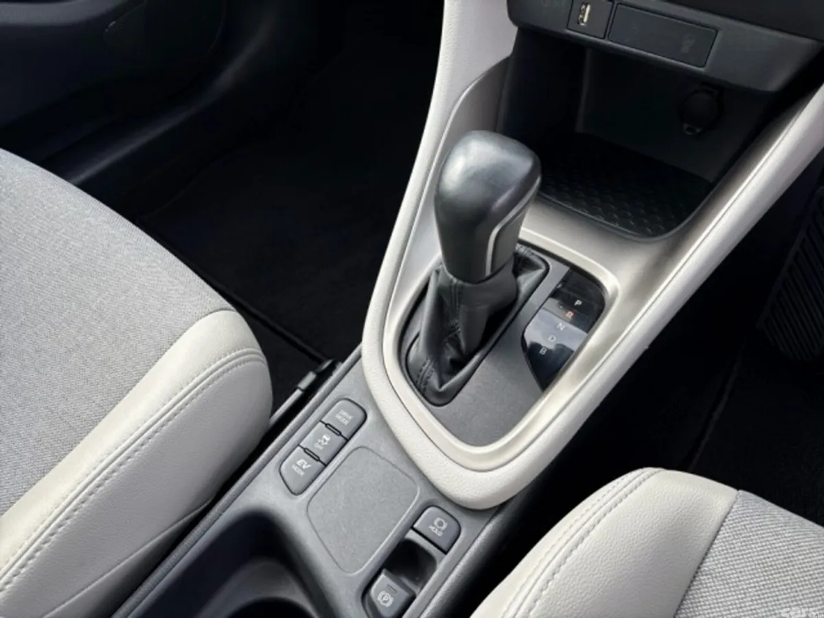Toyota Yaris Hatchback, Petrol Hybrid, 2023, Brown