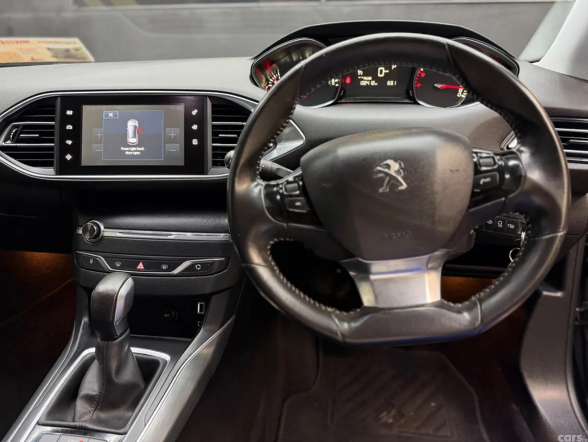 Peugeot 308 Hatchback, Petrol, 2015, Black