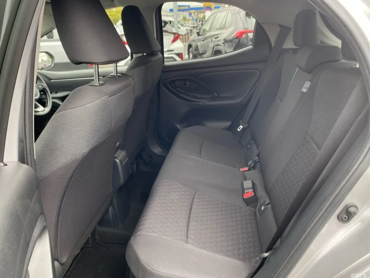 Toyota Yaris Hatchback, Petrol Hybrid, 2023, Grey