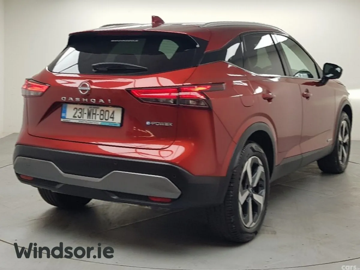 Nissan Qashqai MPV, Petrol, 2023, Red