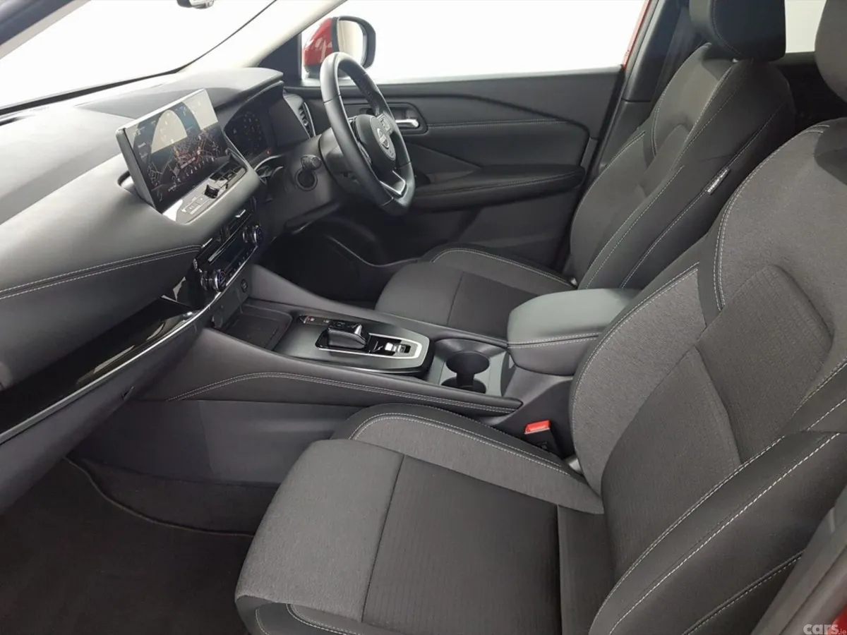 Nissan Qashqai MPV, Petrol, 2023, Red