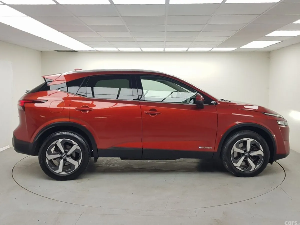 Nissan Qashqai MPV, Petrol, 2023, Red