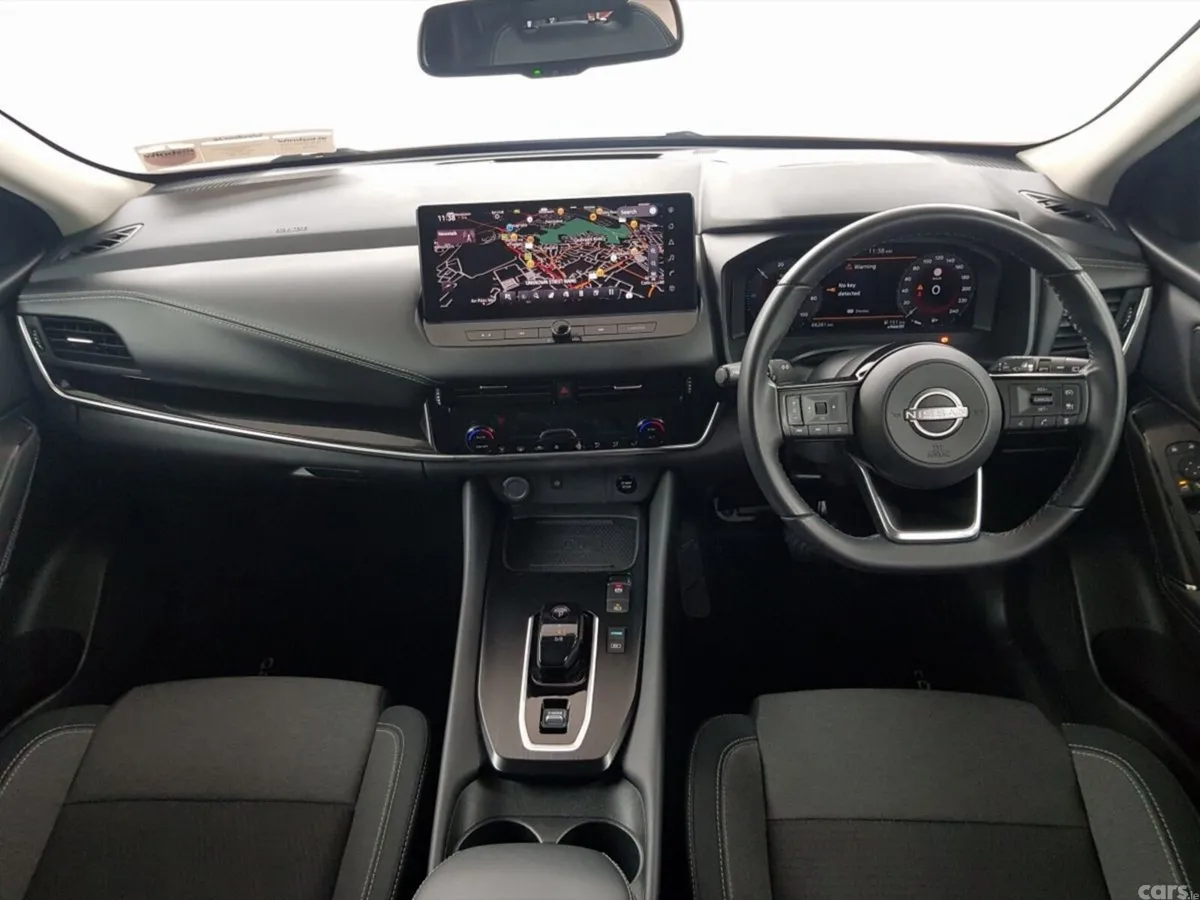 Nissan Qashqai MPV, Petrol, 2023, Red