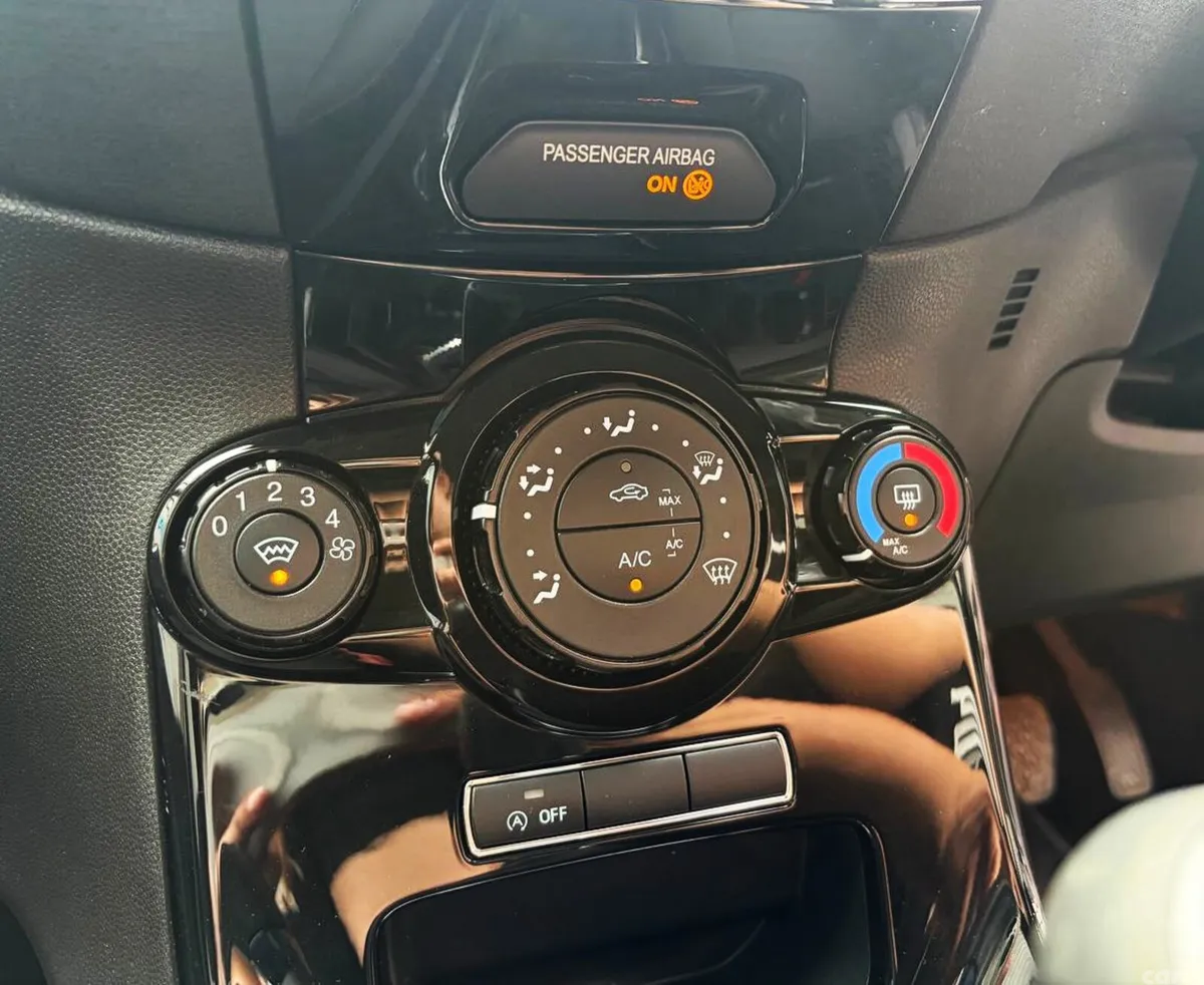 Ford Fiesta Hatchback, Petrol, 2015, Brown