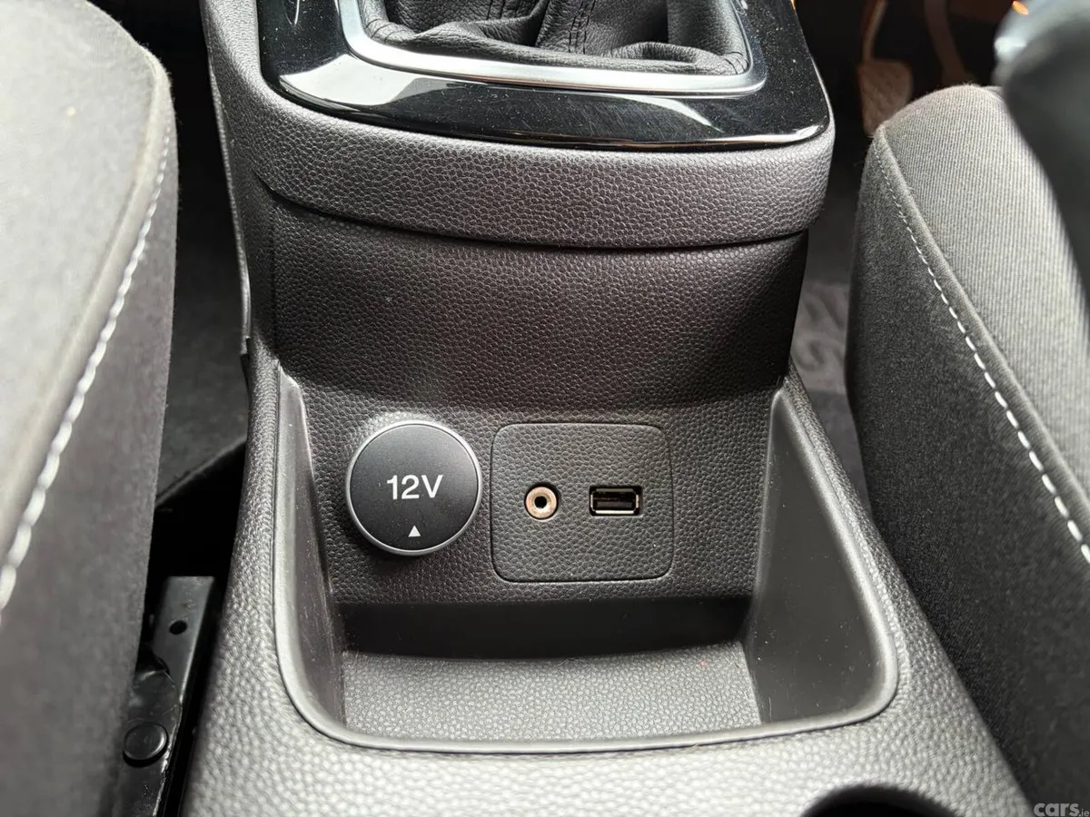 Ford Fiesta Hatchback, Petrol, 2015, Brown