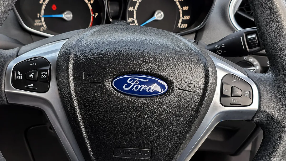 Ford Fiesta Hatchback, Petrol, 2014, Red