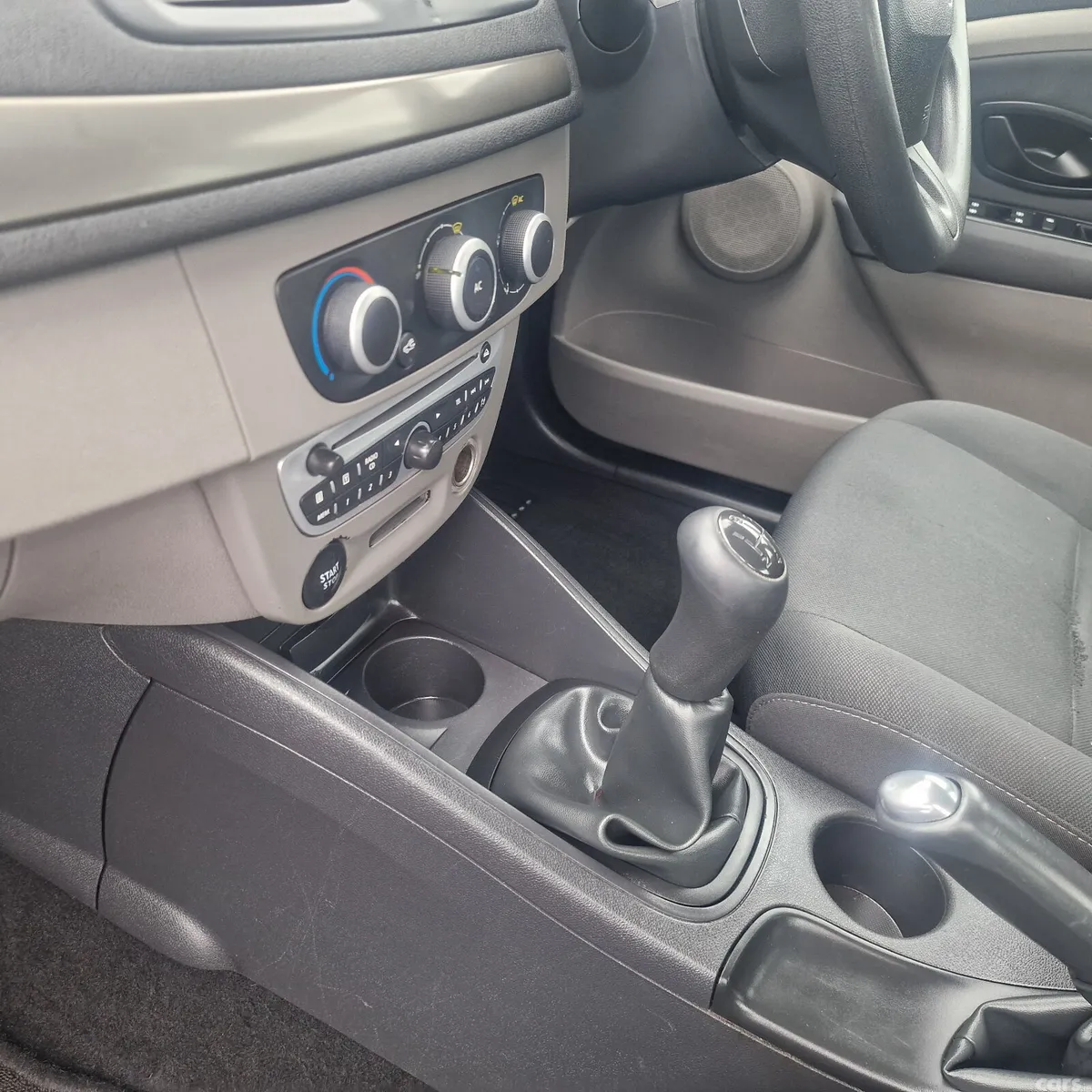 Renault Fluence Saloon, Diesel, 2011, Red