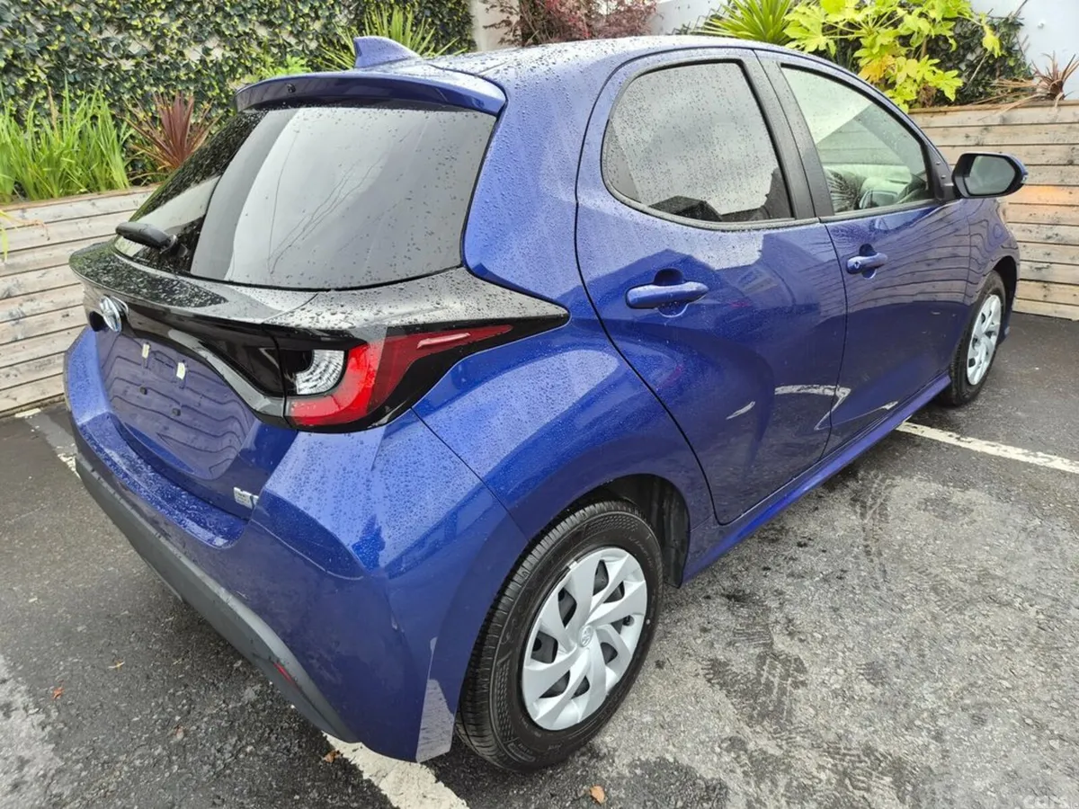 Toyota Yaris Hatchback, Petrol Hybrid, 2022, Blue