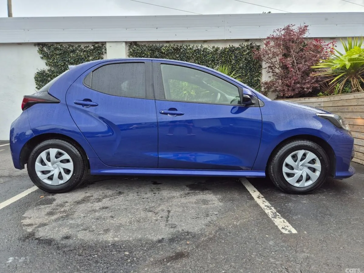 Toyota Yaris Hatchback, Petrol Hybrid, 2022, Blue