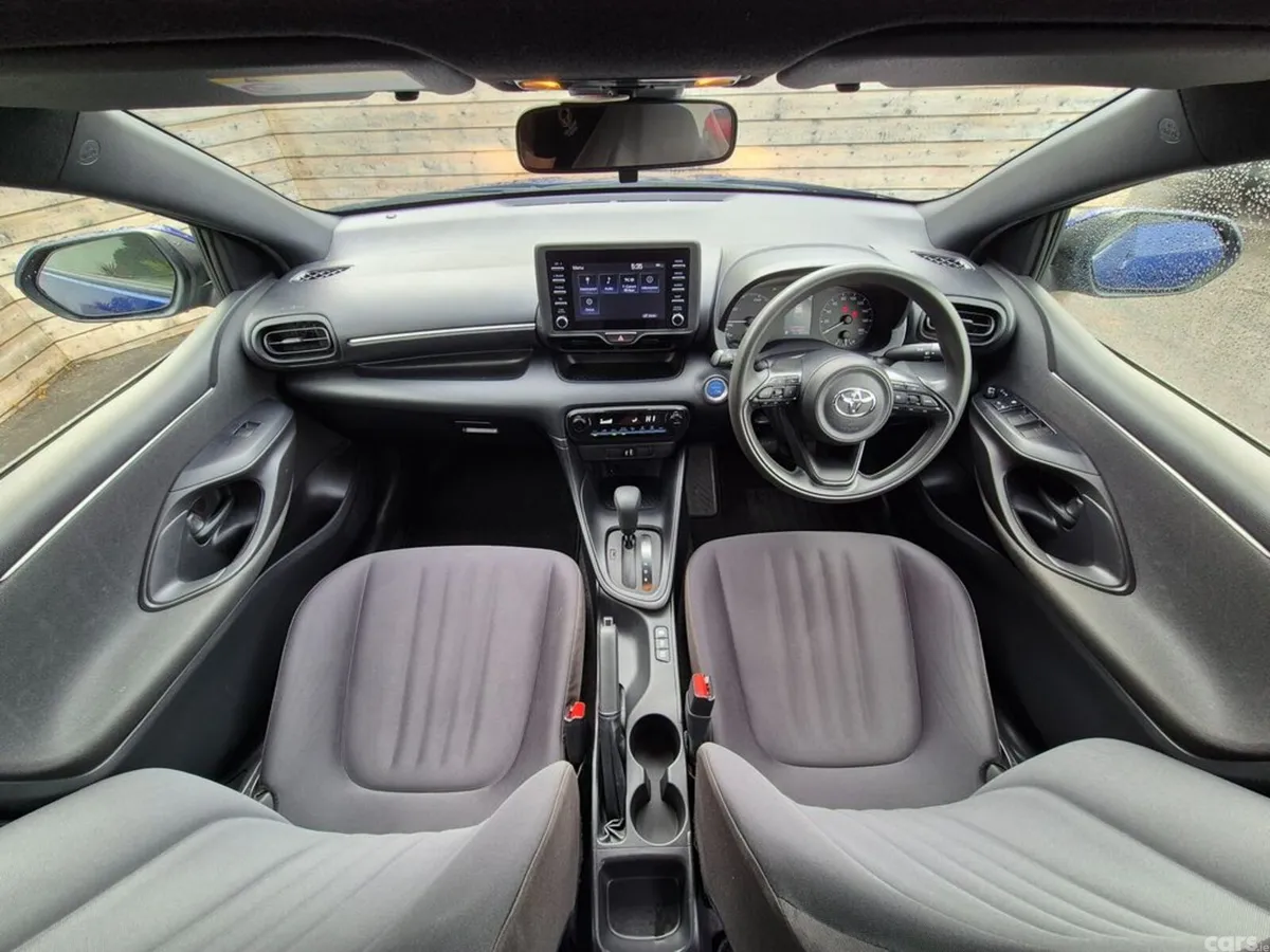 Toyota Yaris Hatchback, Petrol Hybrid, 2022, Blue