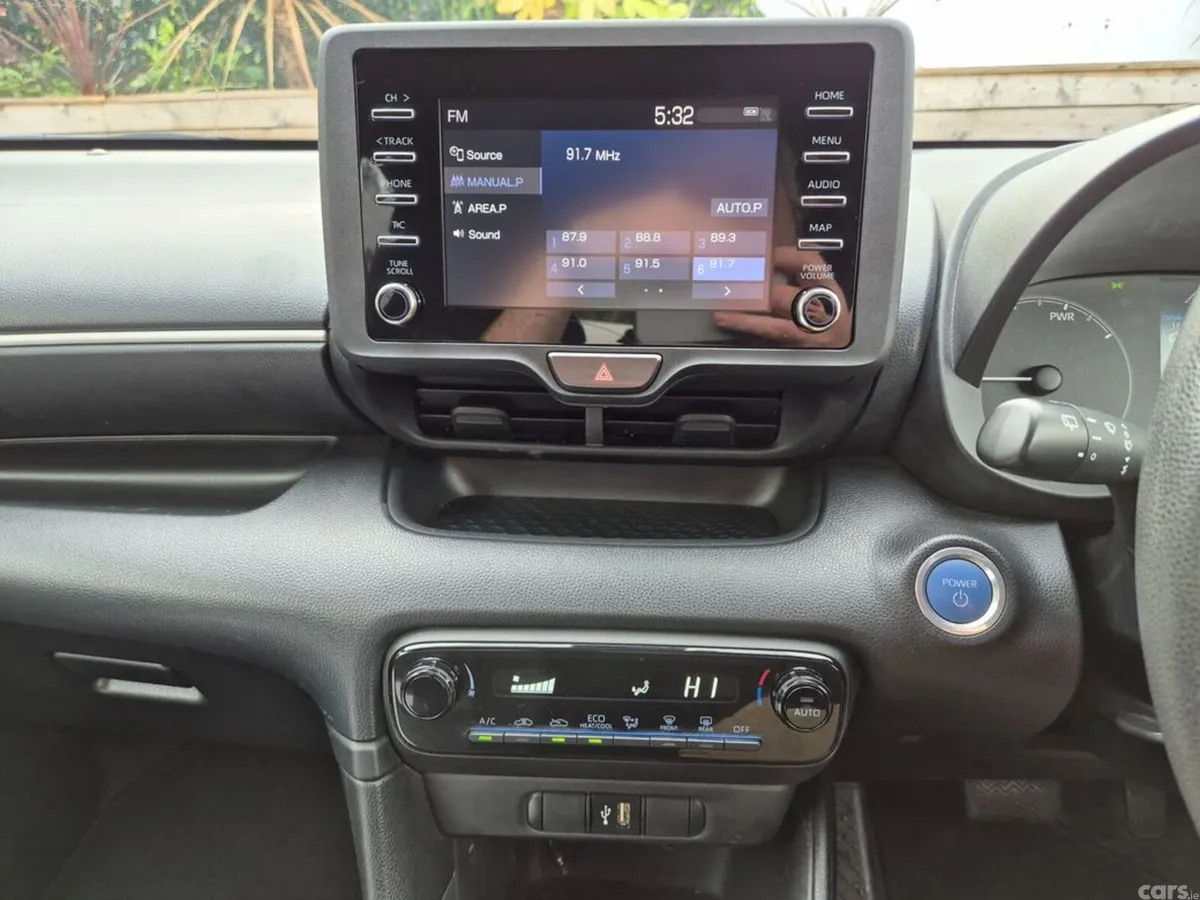 Toyota Yaris Hatchback, Petrol Hybrid, 2022, Blue