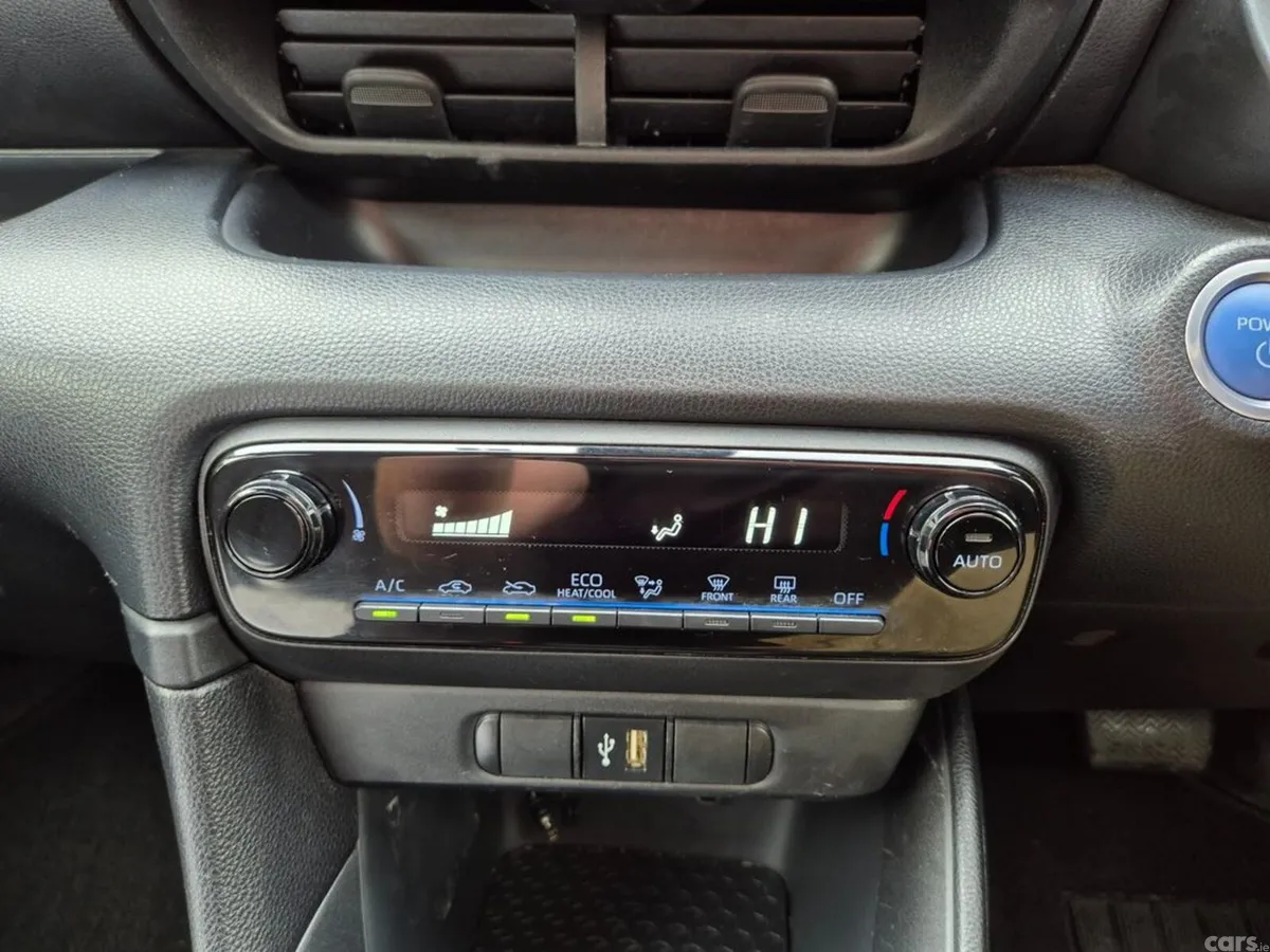 Toyota Yaris Hatchback, Petrol Hybrid, 2022, Blue