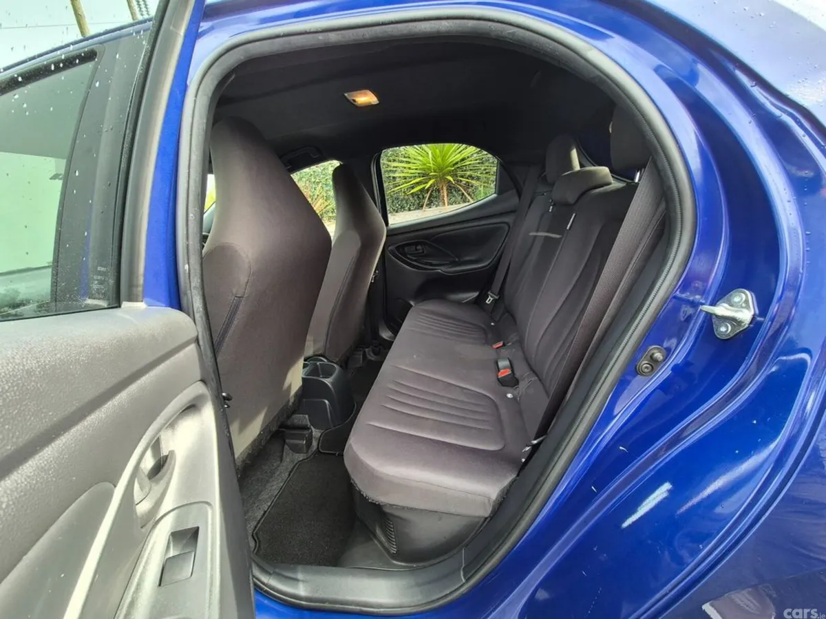 Toyota Yaris Hatchback, Petrol Hybrid, 2022, Blue
