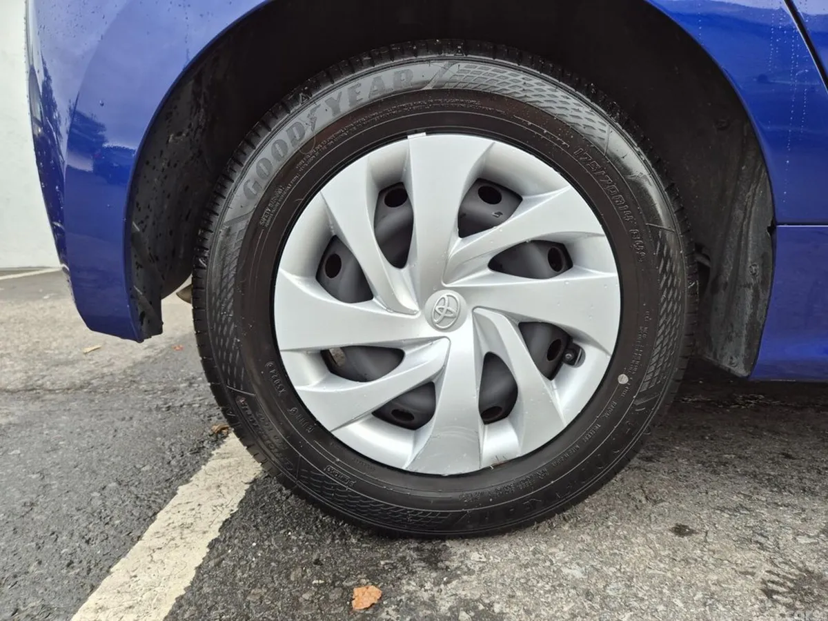 Toyota Yaris Hatchback, Petrol Hybrid, 2022, Blue