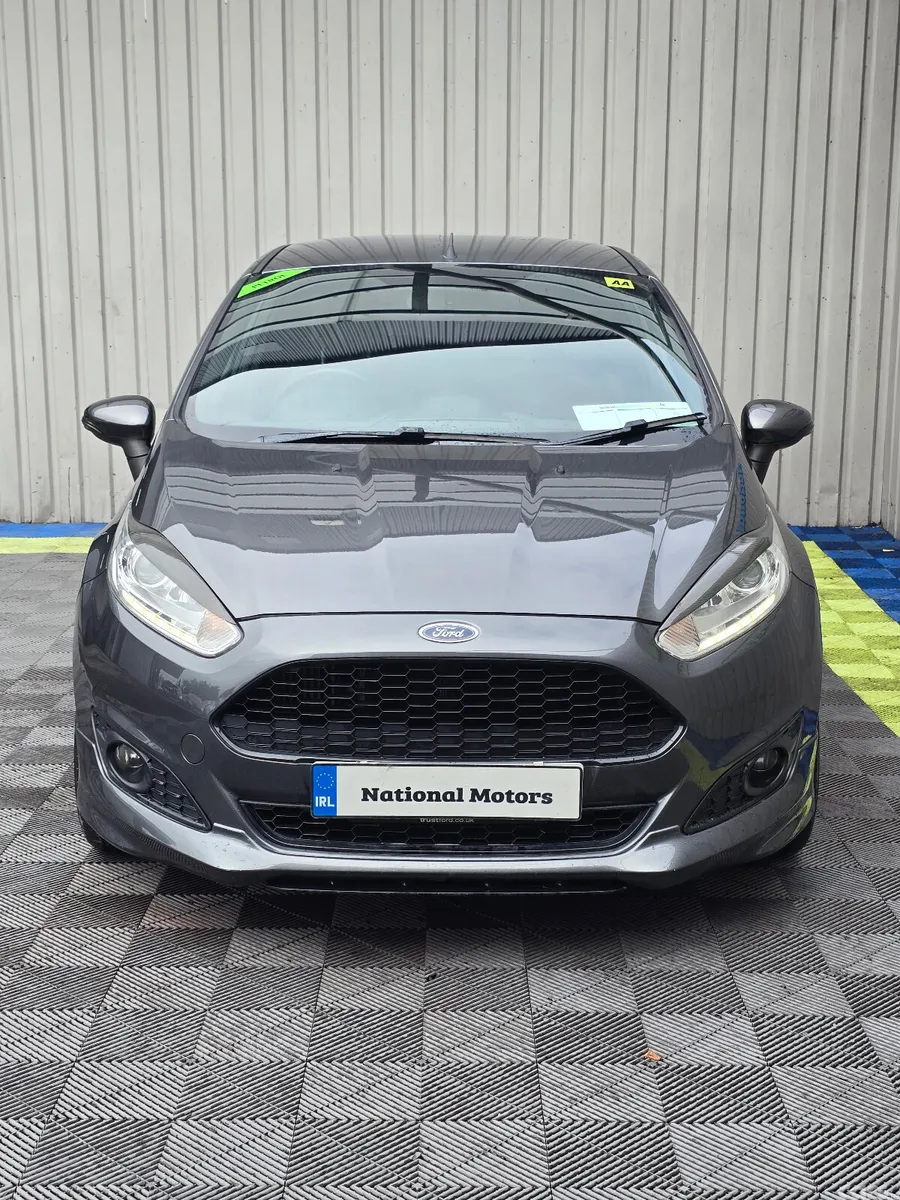 Ford Fiesta Hatchback, Petrol, 2016, Grey