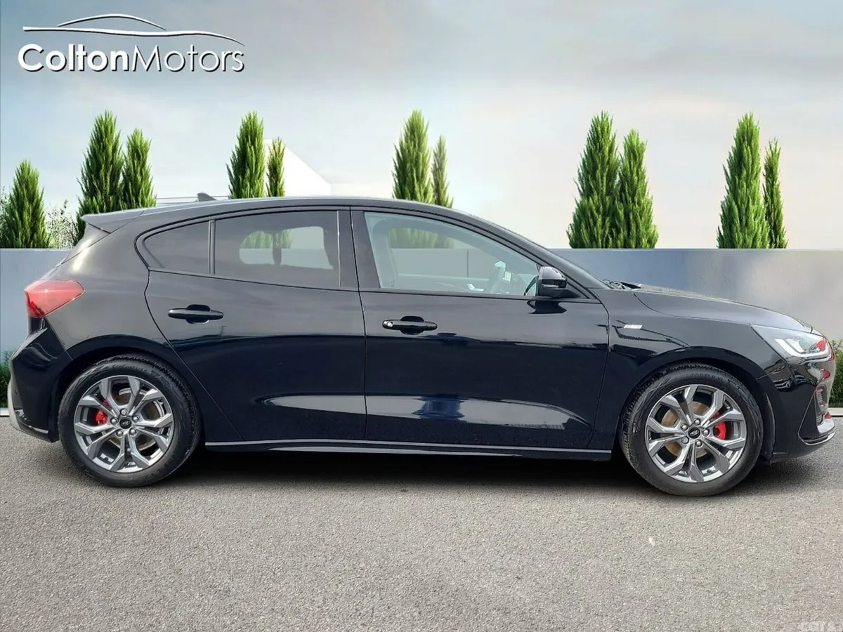 Ford Focus Hatchback, Petrol, 2024, Black