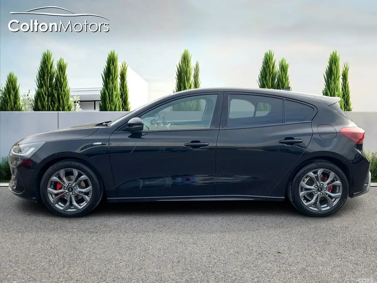 Ford Focus Hatchback, Petrol, 2024, Black