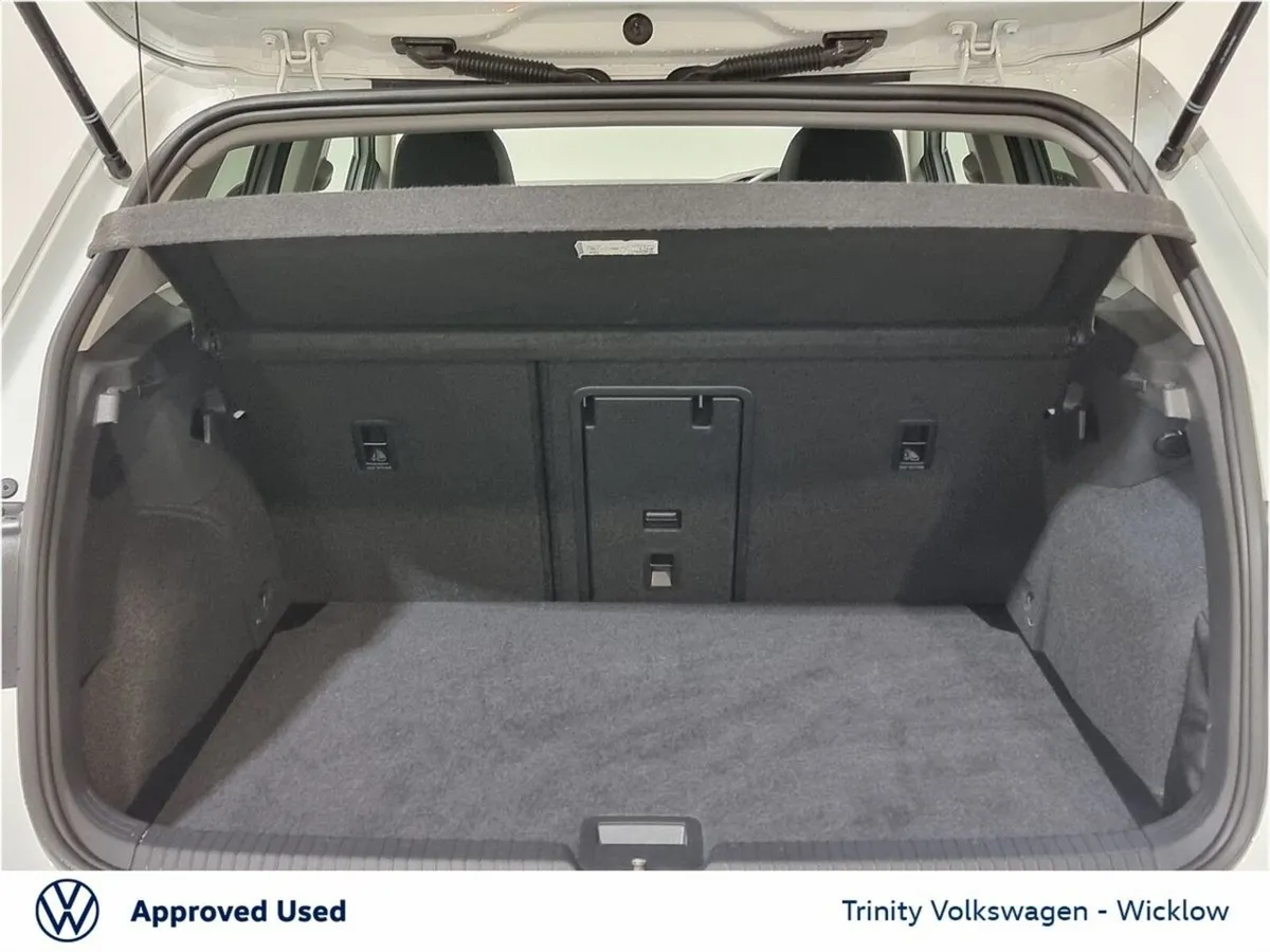 Volkswagen Golf Estate, Petrol, 2023, White
