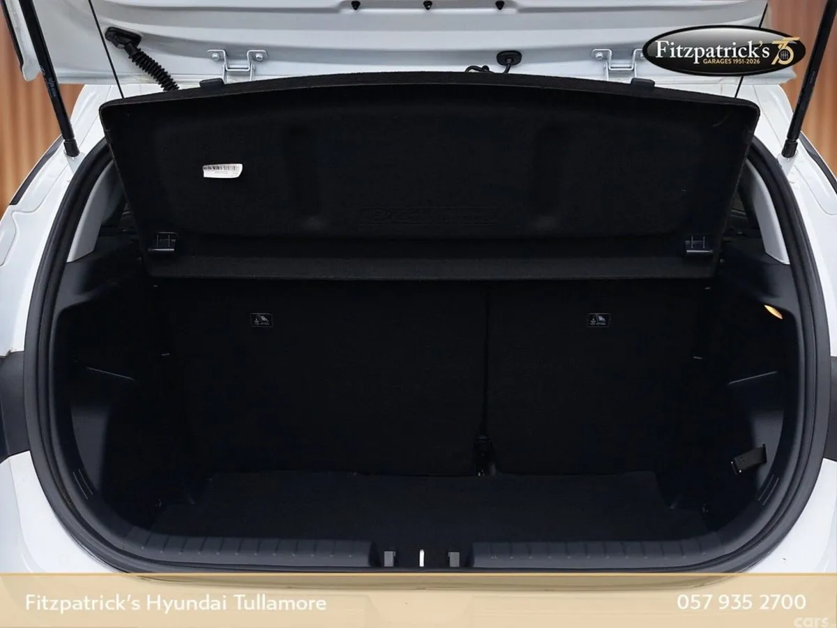 Hyundai i20 Hatchback, Petrol, 2023, White