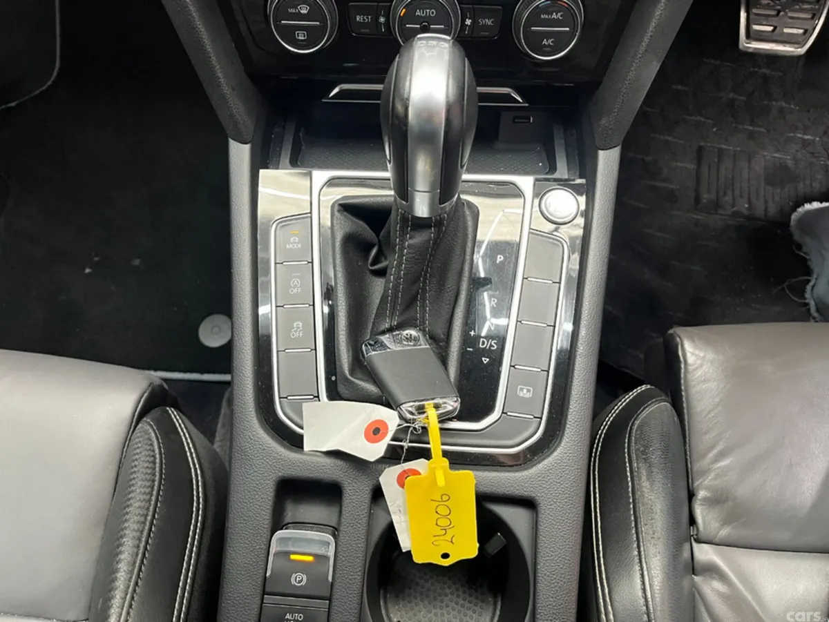 Volkswagen Passat Saloon, Petrol, 2017, White