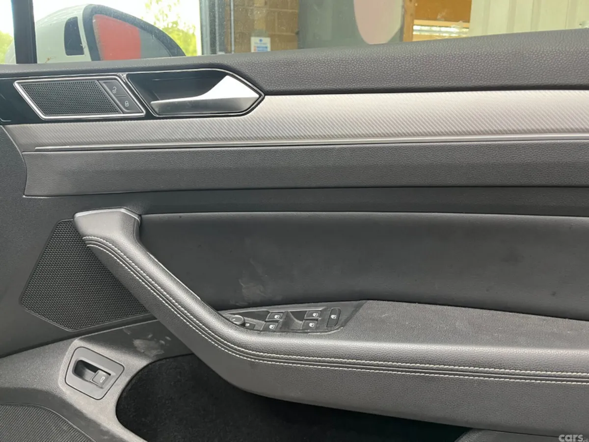 Volkswagen Passat Saloon, Petrol, 2017, White