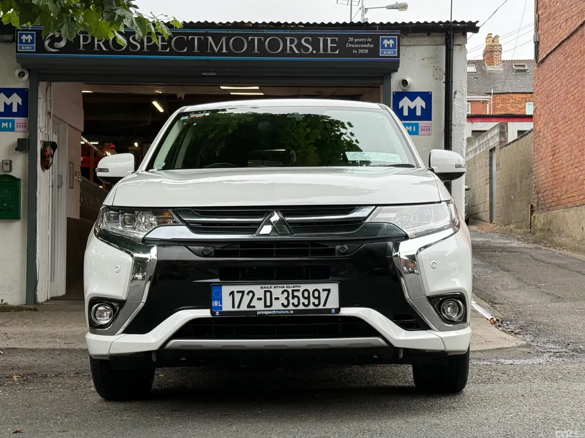 Mitsubishi Outlander SUV, Petrol Plug-in Hybrid, 2017, White