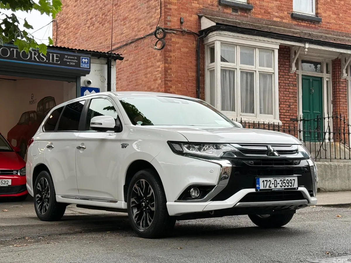 Mitsubishi Outlander SUV, Petrol Plug-in Hybrid, 2017, White