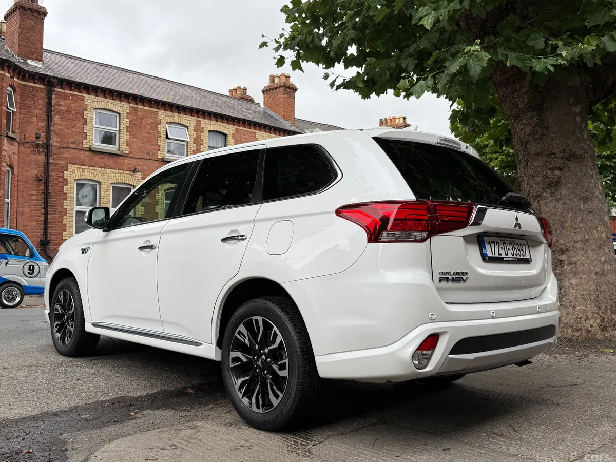 Mitsubishi Outlander SUV, Petrol Plug-in Hybrid, 2017, White