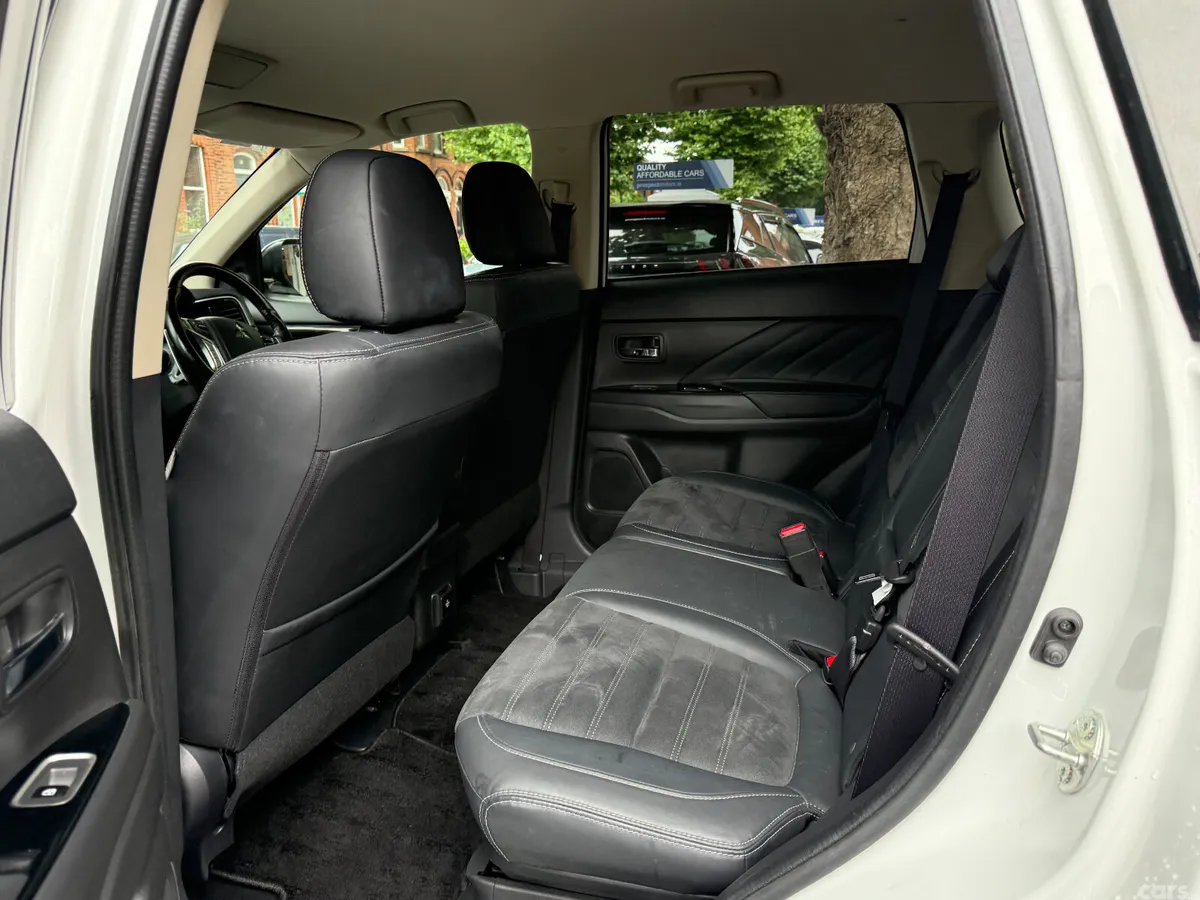 Mitsubishi Outlander SUV, Petrol Plug-in Hybrid, 2017, White