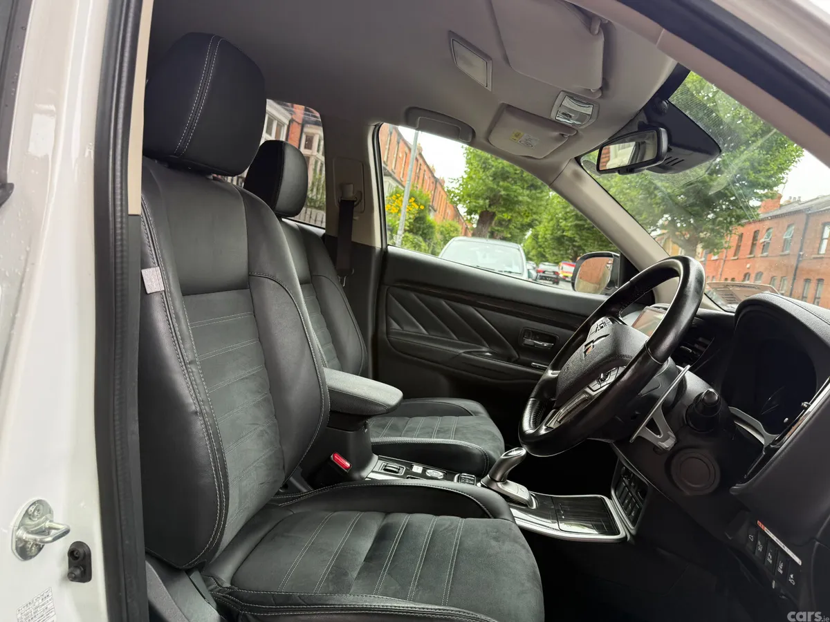 Mitsubishi Outlander SUV, Petrol Plug-in Hybrid, 2017, White