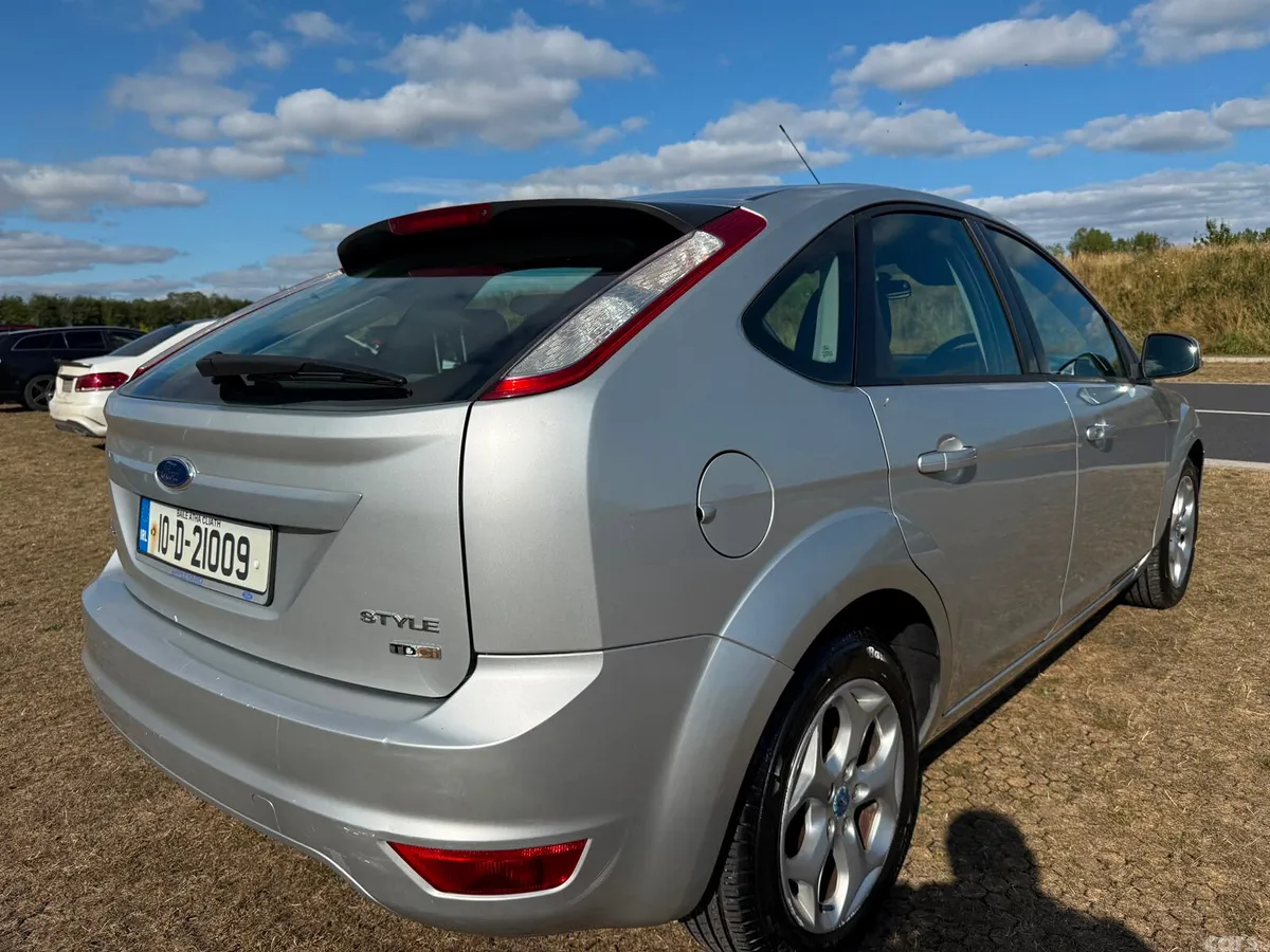 Ford Focus Hatchback, Diesel, 2010, Silver