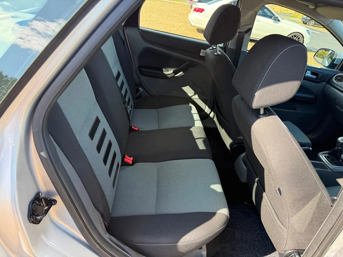 Ford Focus Hatchback, Diesel, 2010, Silver