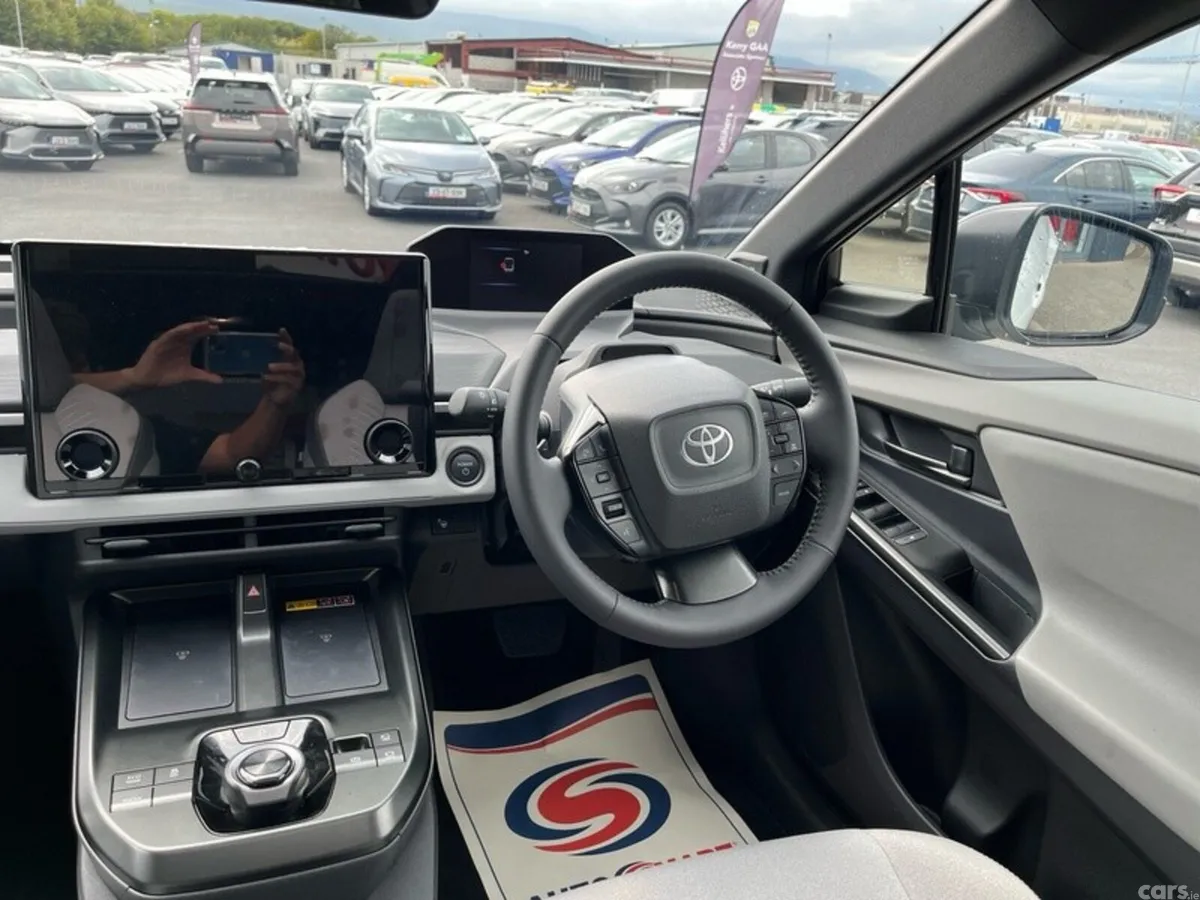 Toyota C-HR Estate, Electric, 2026, White