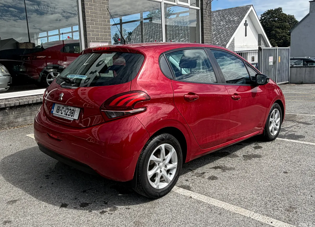 Peugeot 208 Hatchback, Diesel, 2018, Red
