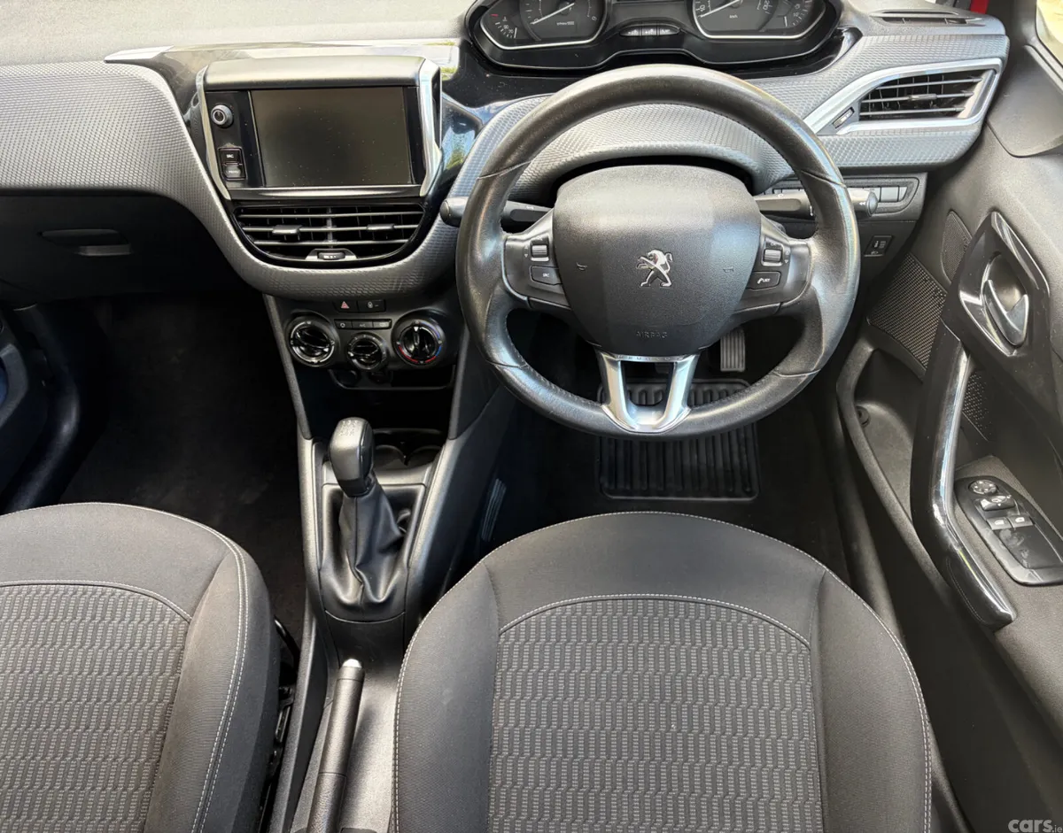 Peugeot 208 Hatchback, Diesel, 2018, Red