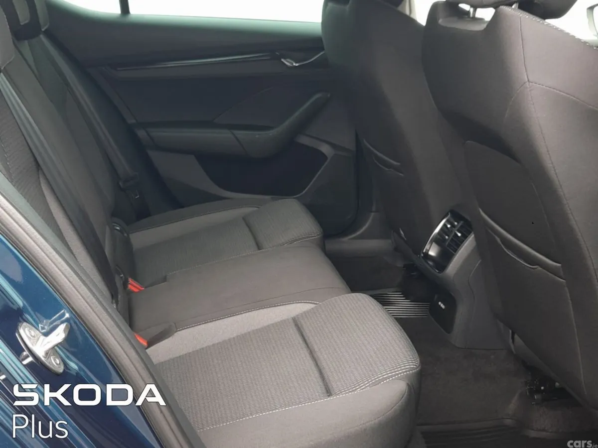 Skoda Octavia Saloon, Diesel, 2024, Blue