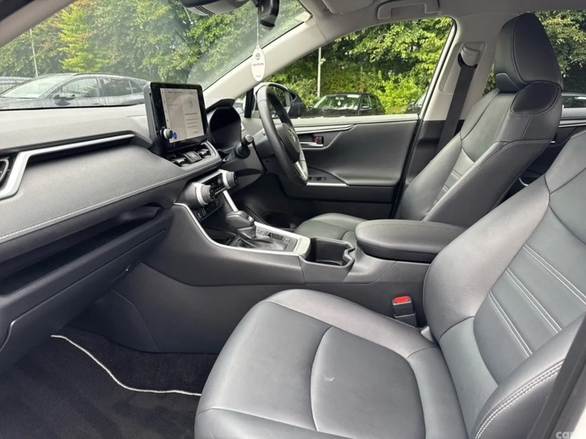 Toyota RAV4 SUV, Petrol Hybrid, 2024, White