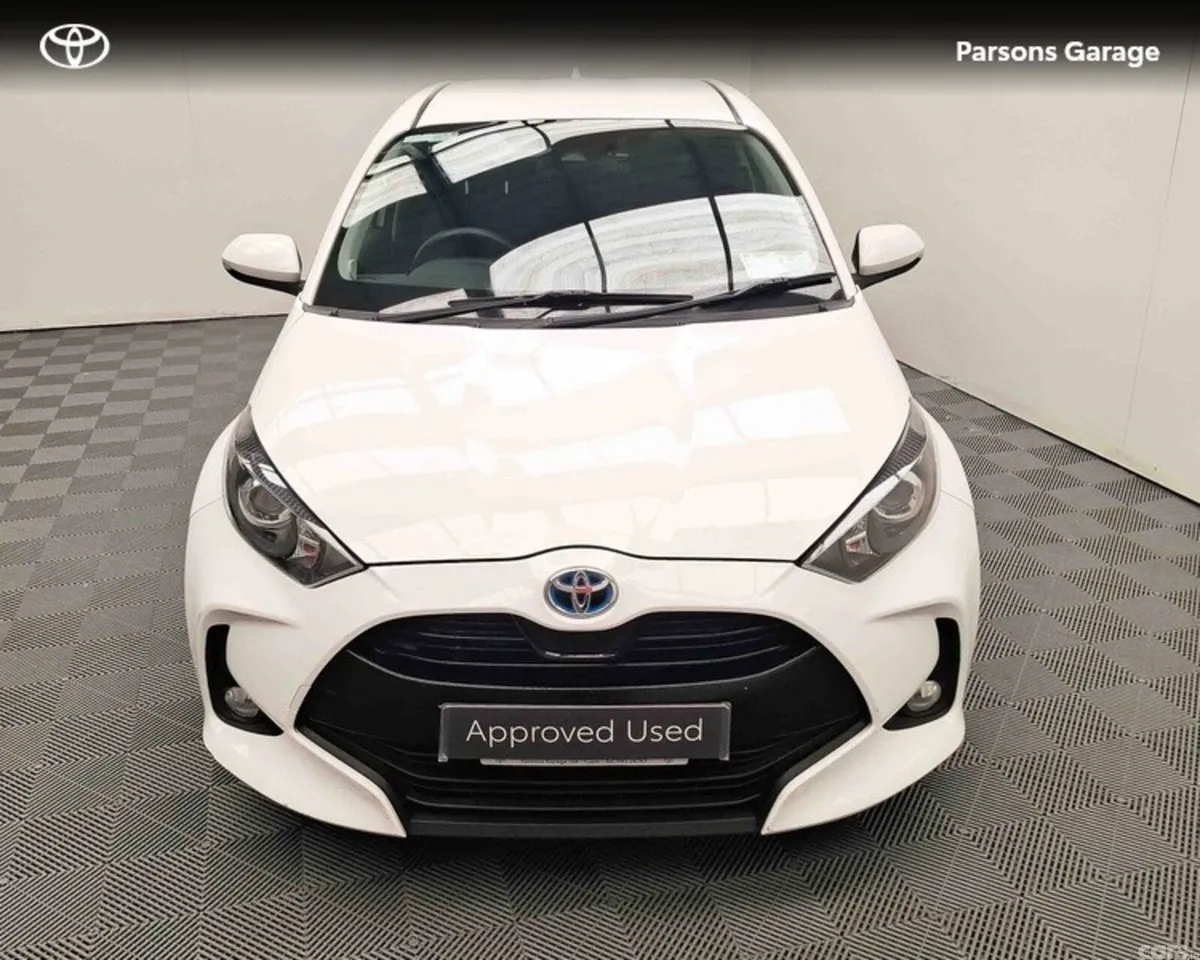 Toyota Yaris Hatchback, Petrol Hybrid, 2023, White