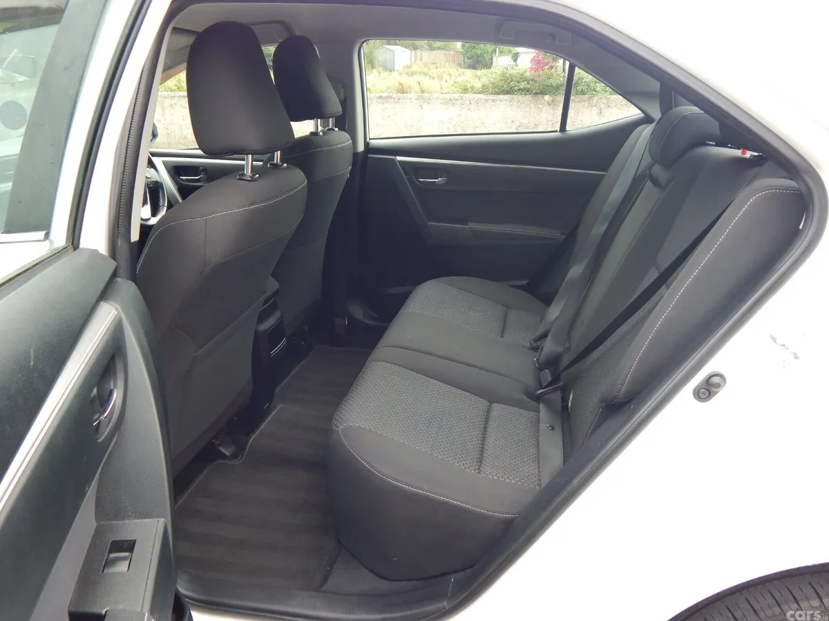 Toyota Corolla Saloon, Diesel, 2015, White