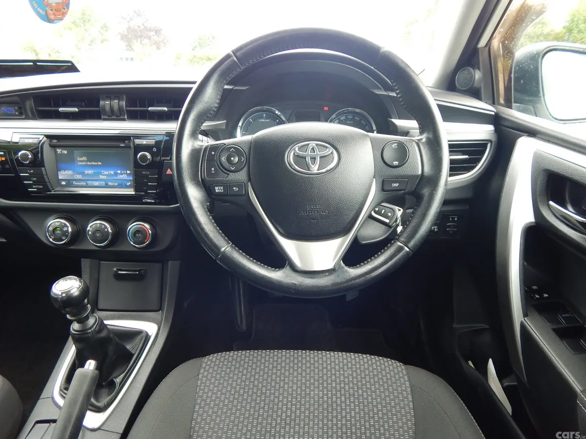 Toyota Corolla Saloon, Diesel, 2015, White