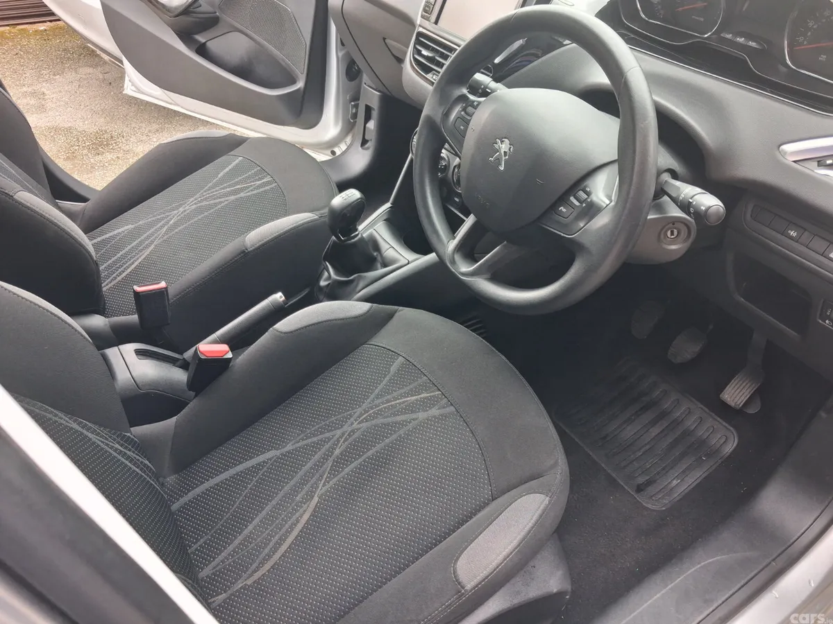 Peugeot 208 Hatchback, Petrol, 2015, Silver
