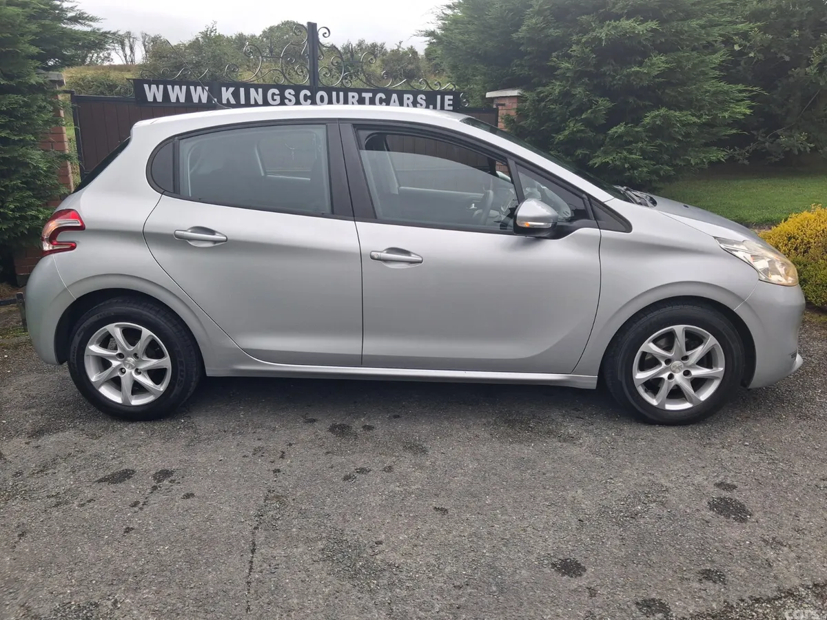Peugeot 208 Hatchback, Petrol, 2015, Silver
